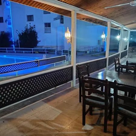 Boronia Hotel Apartments Larnaca Exterior photo